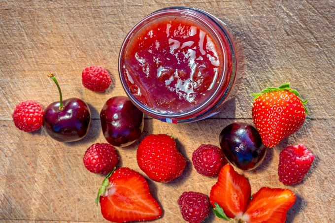 Confiture artisanale de fruits rouges